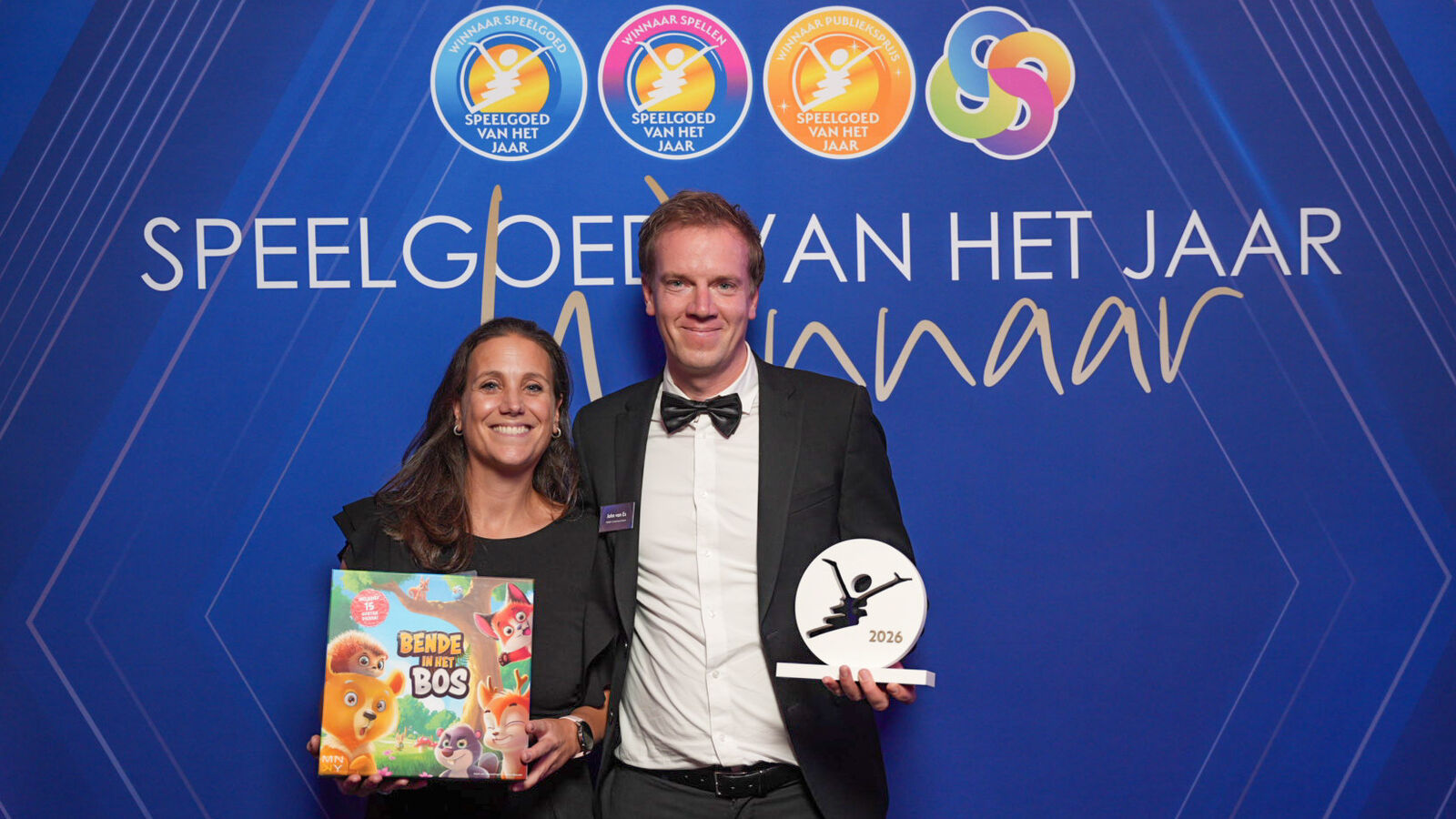 MNKY Entertainment neemt de Publieksprijs in ontvangst voor Bende in het Bos