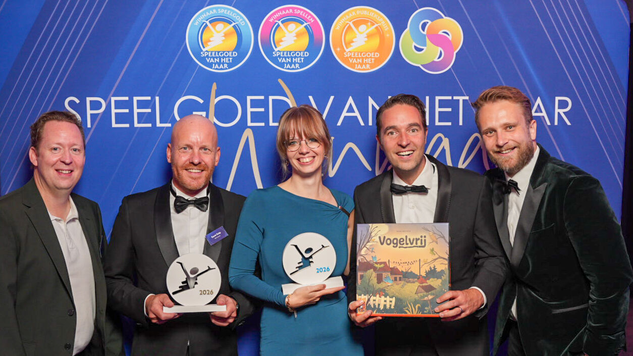 Het team van 999 Games met Vogelvrij en de Publieksprijs